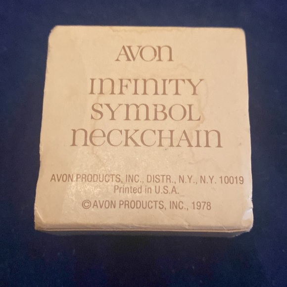 Vintage 20” INFINITY SYMBOL NECK CHAIN IN ORIGINAL PACKAGING NEVER WORN - Picture 4 of 8